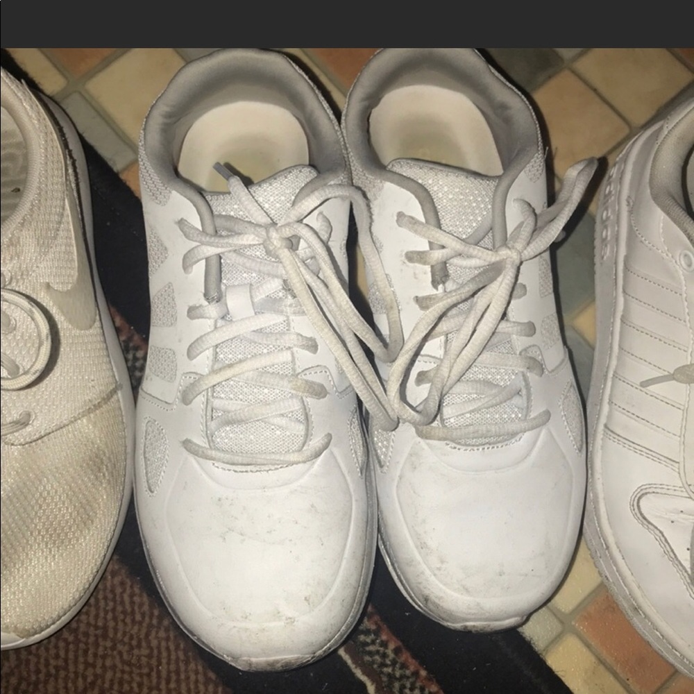 HOOTERS GIRL WHITE LEATHER NON SLIP SHOES